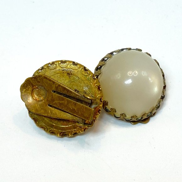 Vintage 1960s Clip ons Earrings Half Sphere Cream Coloured Stone Gold Tone - Picture 3 of 6